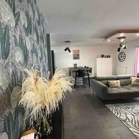 Apartment F3 - Standing, Idealement Situe *