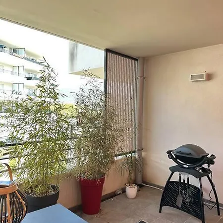 Apartment F3 - Standing, Idealement Situe *